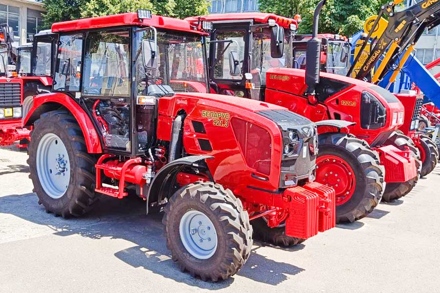 Noua versiune a tractorului Belarus 921.3 este deja disponibilă în Moldova