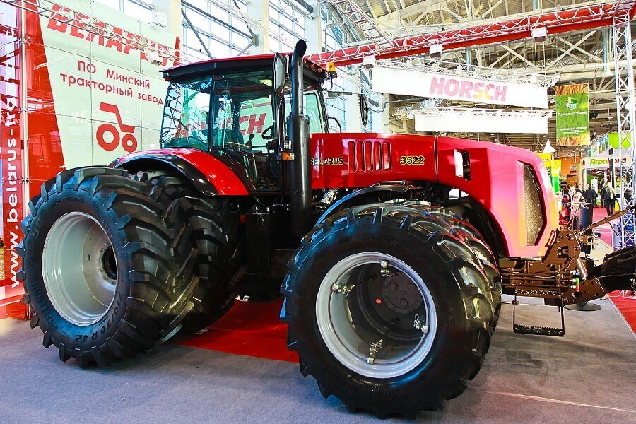 Noul model BELARUS-3523 a fost prezentat la expoziția China International Agriculture Machinery-2020