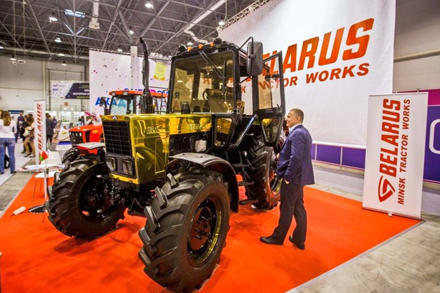 MTZ a prezentat tractorul experimental BELARUS cu instalație de gaz